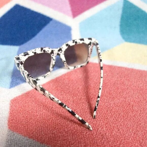 2 pairs of Fashion Sunglasses‎ - Picture 4 of 5